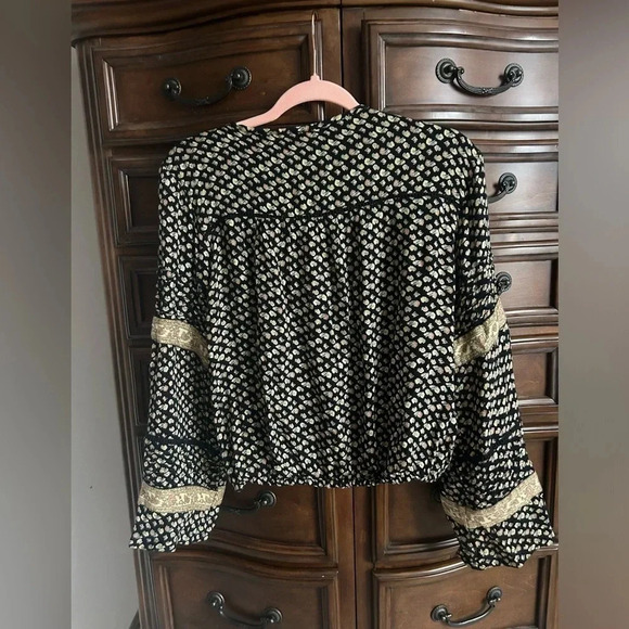 Amuse Society Boho Peasant Blouse Black Floral Print Tassel Top Size Small - Picture 3 of 3